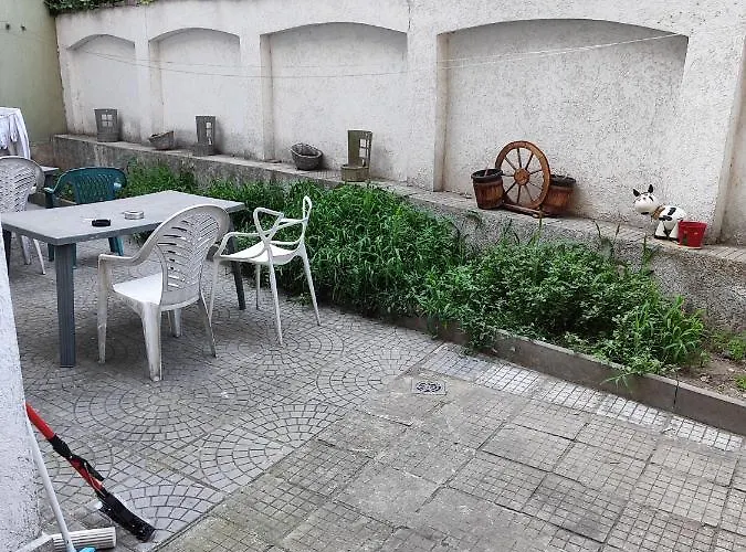 лидер хаус Hostel *