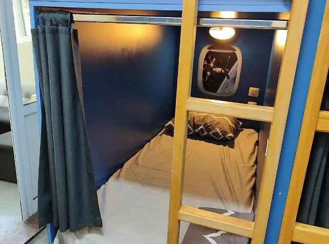 лидер хаус Hostel