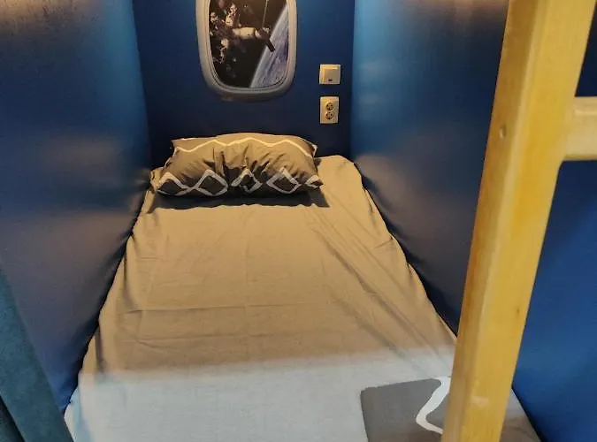 лидер хаус Hostel *